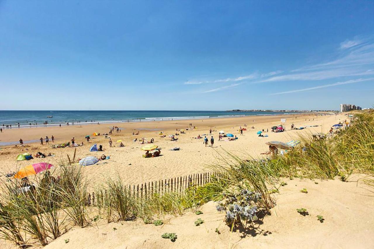 Maison Pour 4 A La Campagne Avec Piscine Commequiers Exteriör bild