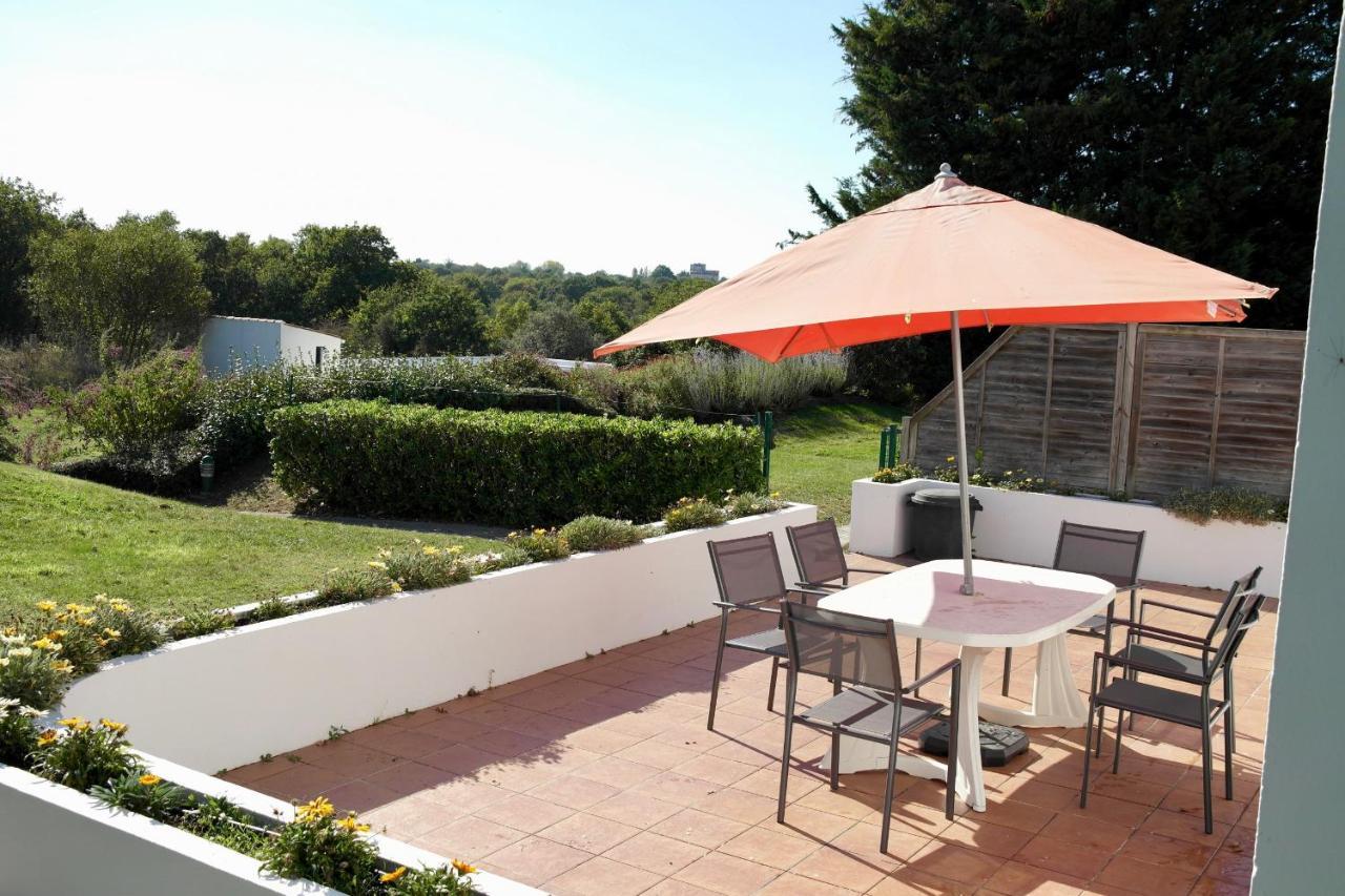 Maison Pour 4 A La Campagne Avec Piscine Commequiers Exteriör bild
